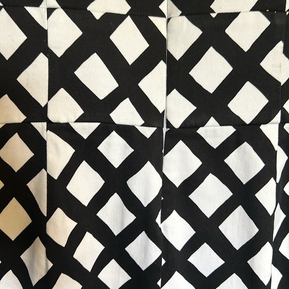White black pattern dress - Picture 4 of 4